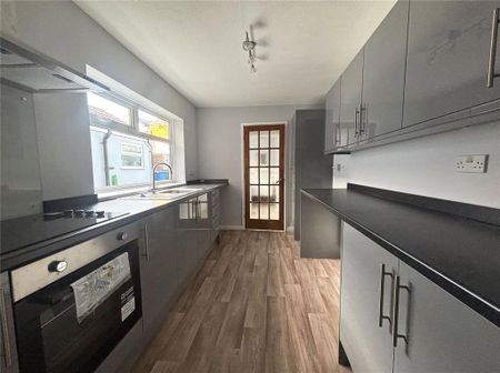 3 bedroom terraced house to rent - Photo 3