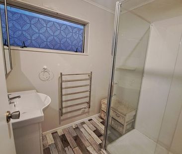 Sunny and warm three bedroom townhouse in Waterloo - Photo 3