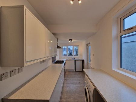 3 bedroom semi-detached house to rent - Photo 5