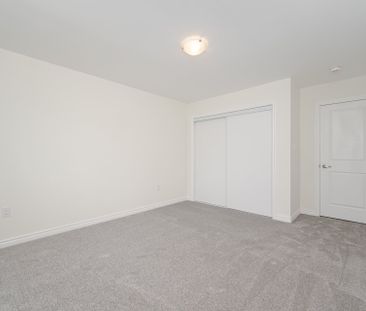 For Lease - 16 Ravenscraig Place, Innisfil, Ontario - Photo 2