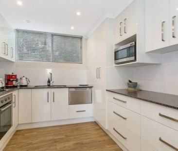 Easy & Modern Living in Leafy Corinda - Photo 5