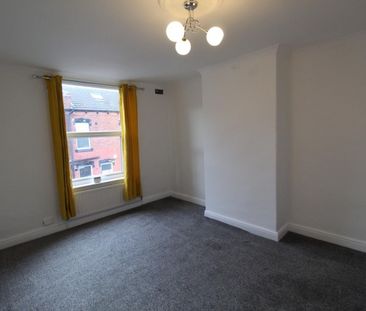2 bedroom House To Let - Photo 3
