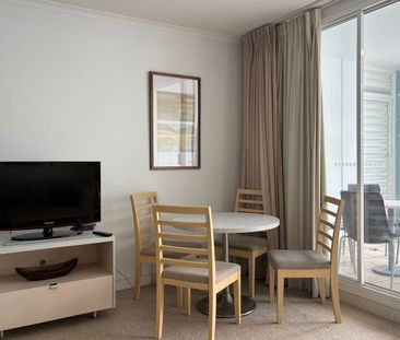 Fully furnished apartment on pool deck level - Short term lease - Photo 4