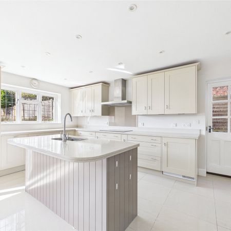 High Road, Maidenhead High Road, Maidenhead - Photo 3
