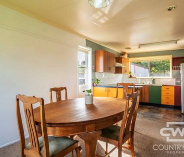 3 Bedroom Rental in an Amazing Area of Town. - Photo 1