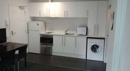 Fully Furnished 1Bed room Apartment on Upper Queen - rent including water - Photo 5