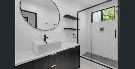 Spacious Top-Floor Apartment with Views in Prime Auchenflower Location - Photo 3