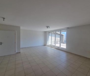 Appartement de 3 1/2 pièces en attique avec vue panoramique - Photo 2