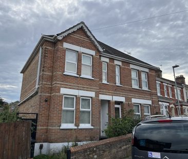 3 bed semi-detached house to rent in Gwynne Road, Poole, BH12 - Photo 4