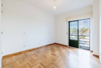 APARTAMENTO T2 NO ARNEIRO - CARCAVELOS