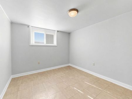 For Lease - 35 Macdonald Avenue Unit# Basement, Toronto, Ontario - Photo 3