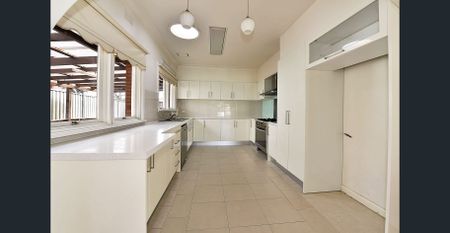 Perfectly Positioned - Photo 3