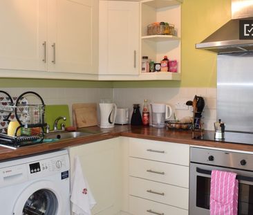 Decorated room in 3-bedroom apartment in Dublin - Photo 6