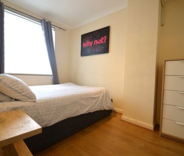 4 bedroom Property to rent - Photo 6