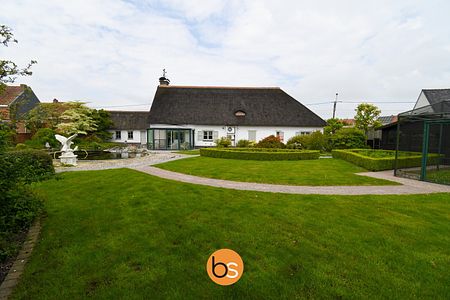 Ruime villa met grote tuin en verschillende bijgebouwen in Ledegem - Photo 2