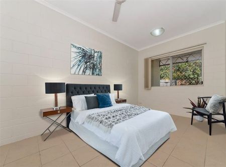 CHARMING 2 BEDROOM 1 BATHROOM UNIT IN WEST END! - Photo 4