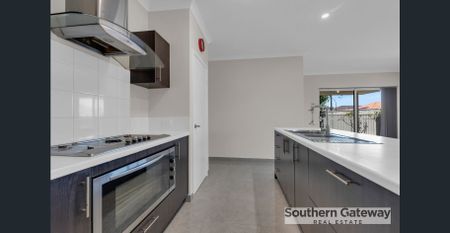 Easy Care Family Home! - Photo 4