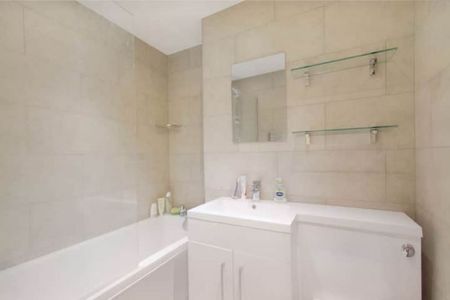 1 Bed Flat, Heathfield Drive, CR4 - Photo 3