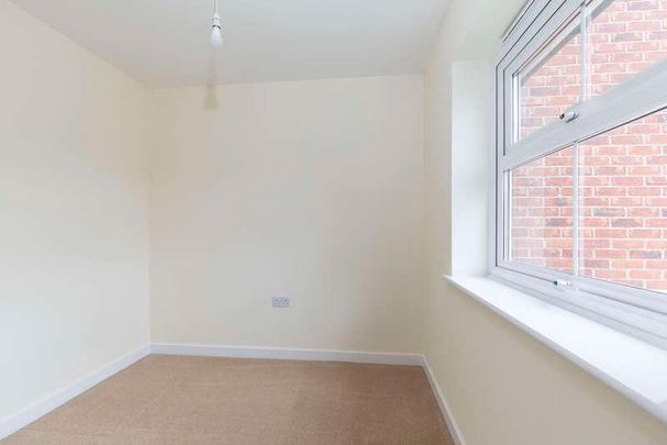 Brize Avenue Kingsway, Gloucester, GL2 - Photo 1