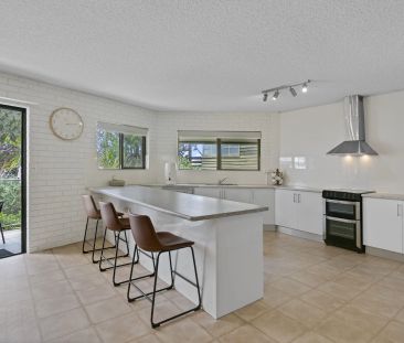 Waterfront Living on Picnic Point – Fully Furnished 2-Bedroom Apart... - Photo 6