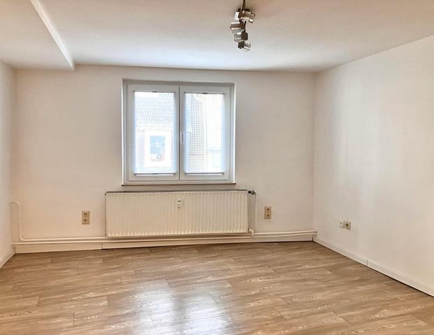 Attraktive 3-ZKB-Wohnung in einem charmanten 3-Familienhaus in der malerischen Stadt Fritzlar - Photo 1