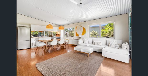 Fully furnished, coastal retreat - Photo 1