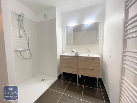 Location Appartement 4 pièces 87m² CHAMALIERES 63400 - Photo 4