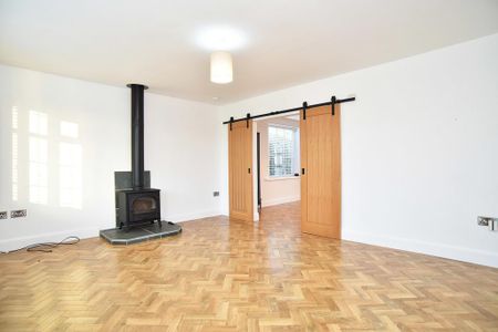 3 bedroom detached bungalow to rent - Photo 3