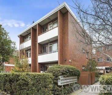 Charming One-Bedroom Apartment - Photo 6