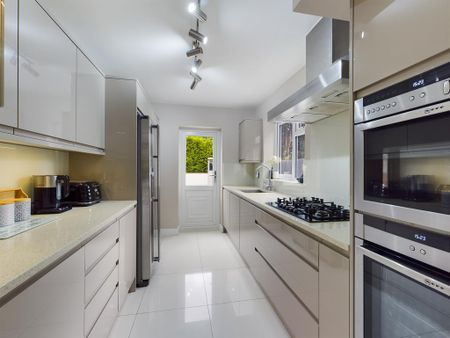 3 bedroom semi-detached house to rent - Photo 5