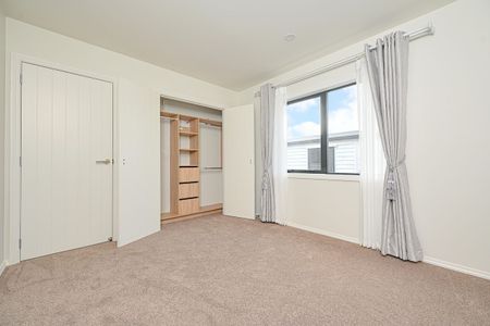 Modern Family Living ( 3 + 2 Bedrooms ) - Photo 3