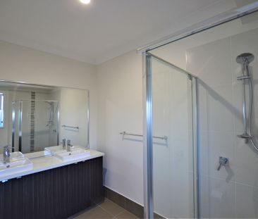 Move into Brand New Home and Enjoy the Rest ! Rent$700pw Upto 10/07... - Photo 2