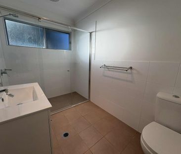 Stylish 3-Bedroom Townhouse in Prime Birmingham Gardens Location - Photo 2