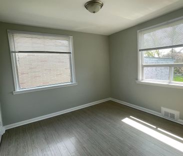 For Lease - 33 Bentworth Avenue Unit# Main, Toronto, Ontario - Photo 5