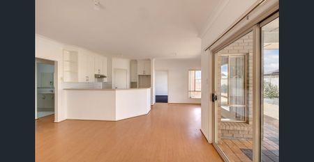 Great family home in central location - Photo 4