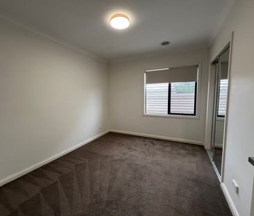 *Modern 3-Bedroom Home with Comfort, Style and Convenience* - Photo 4