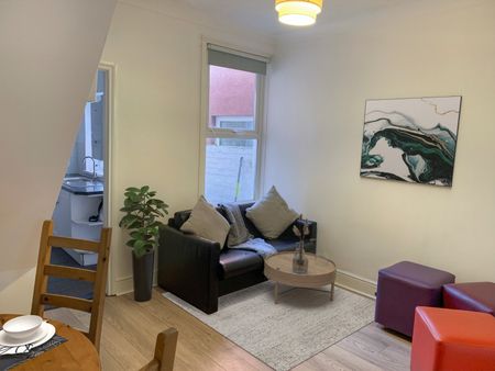 3 bedroom terraced house to rent - Photo 2