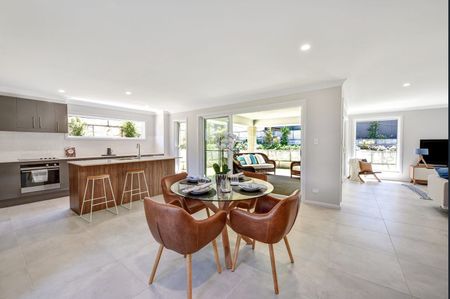 Beautifully Presented Home in Prime Crestwood Location - Photo 5