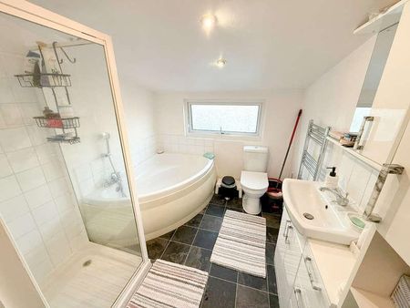 London Road, Benfleet, SS7 - Photo 5