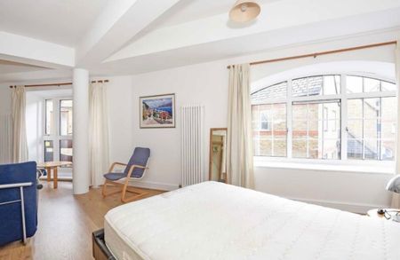 Studio Flat, Prusoms Island, E1W - Photo 2