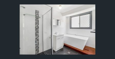 Large Family Home In the Heart of Parkwood - Photo 5