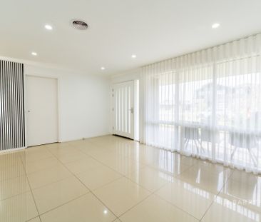 Spacious 7-Bedroom Family Home in Meadow Heights - Photo 2