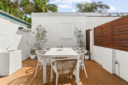 A spacious, light-filled inner city haven - Photo 4