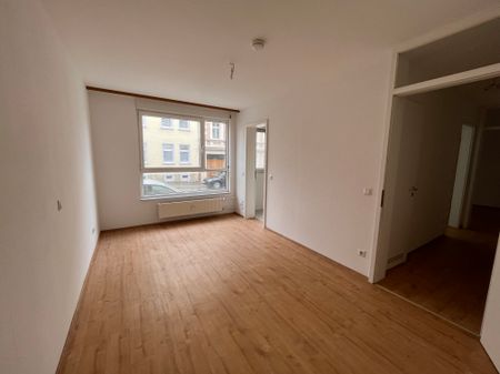 2-Raum-Wohnung, 46,7 m², Lift, Bad mit Wanne & Fenster, separates WC. - Photo 3