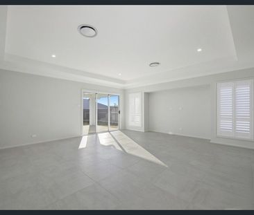 Near-new, premium family home - Photo 1