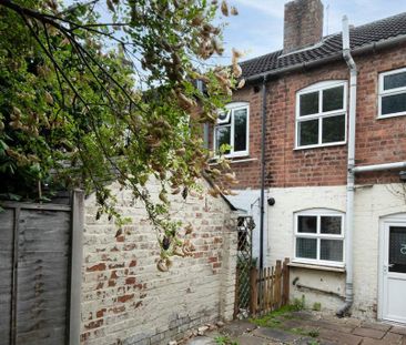 2 bedroom terraced house to rent - Photo 4