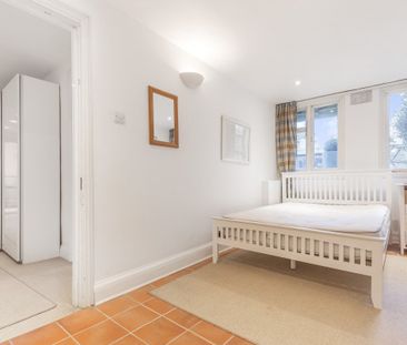 Flat to rent - Shooters Hill Road, London, SE3 - Photo 2