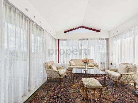 Vielseitiges 7-Zimmer-Einfamilienhaus in Widen (ideal für Wohnen und Büro) - Photo 3