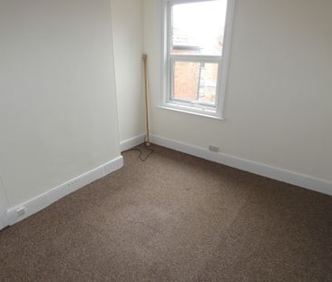 3 bed House - To Let - Photo 3
