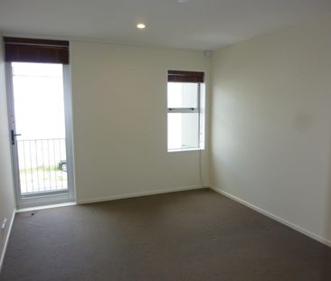 Modern 2-bedroom and 2-ensuite Apartment - Photo 4